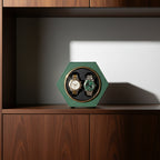 Remontoir automatique 2 montres Vert Bois AXONY en mise en situation sur un meuble en bois
