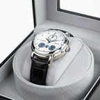 Gros plan sur la montre automatique dans le remontoir Cuir Luxe Noir AXONY